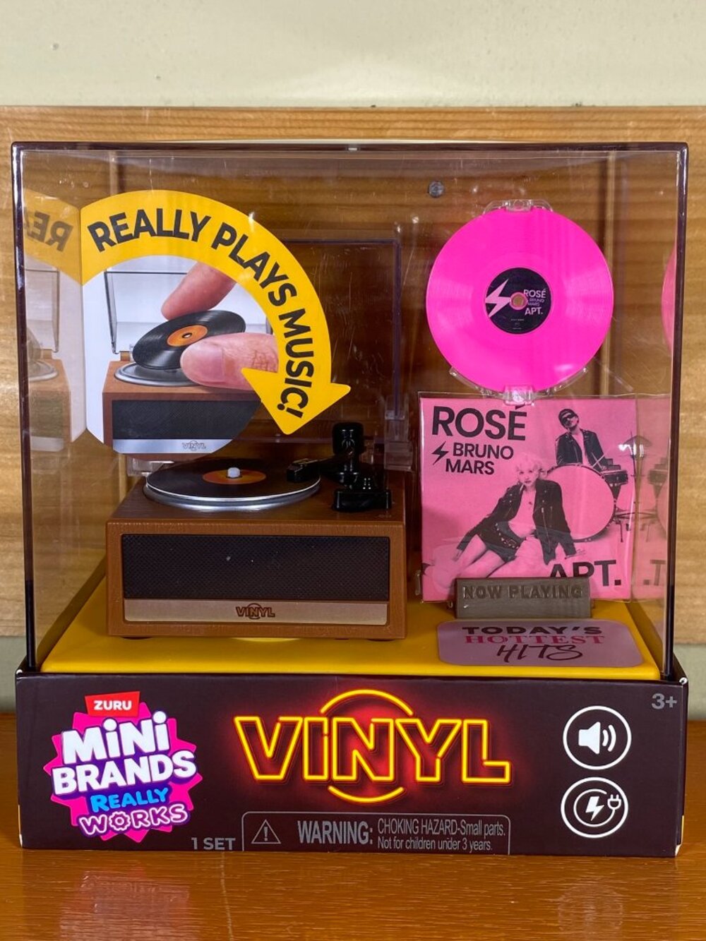 ZURU Mini Brands Really Works Vinyl Playset Series 1 - In Hand